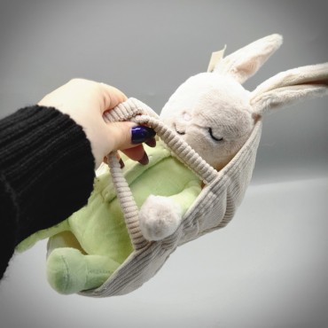 عروسک خرگوش سبددار