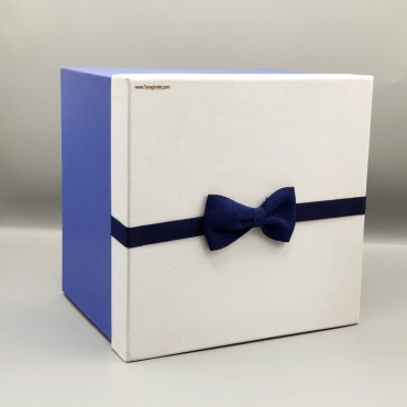 جعبه کادویی مربع پاپیونی سایز 3 آبی