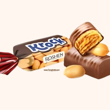 تافی روشن با طعم شکلاتی و تکه های بادام زمینی نیم کیلویی