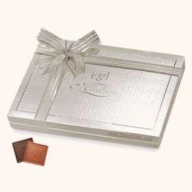 شکلات کادویی الیت مدل VIP SILVER روبان دار 