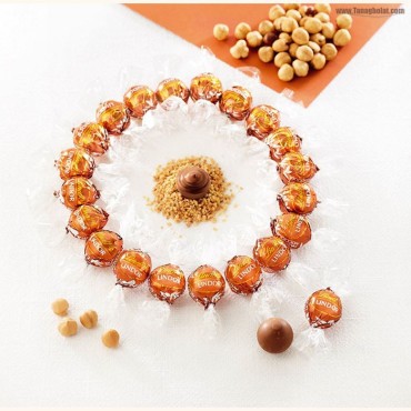 شکلات پذیرایی لینت مدل لیندور شیری با طعم فندق - 250 گرمی