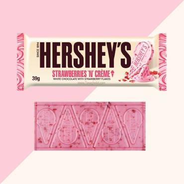 شکلات سفید هرشیز با توت فرنگی و خامه