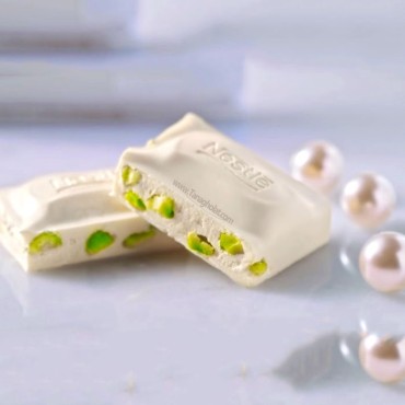 شکلات سفید نستله داماک پسته ای