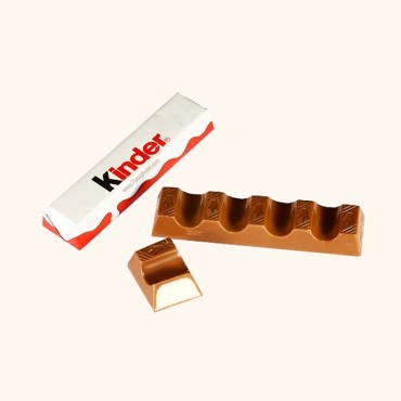 شکلات شیری کیندر بوی 8 انگشتی 100 گرمی