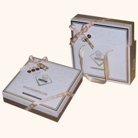 شکلات کادویی الیت مدل پرالین کالکشن سفید ساکدار 